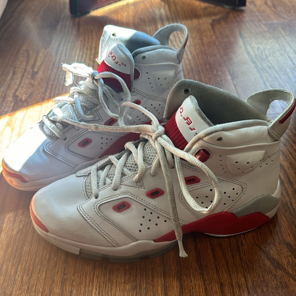 Nike Jordans Sz 6.5 Boys White/Red‎ Sneaker Shoes - Picture 2 of 9
